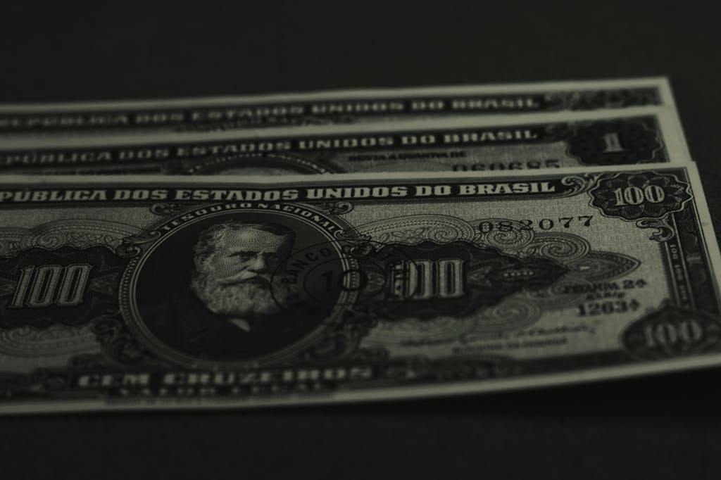 Close-up photo of Decreto Supremo 160 vintage Brazilian banknotes showcasing historical currency design.